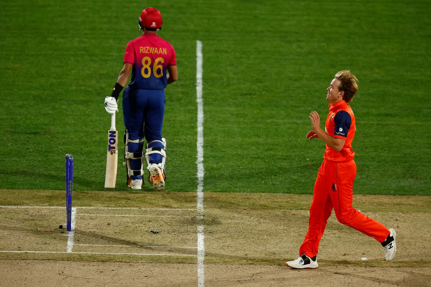 Bas de Leede got rid of CP Rizwan for 1