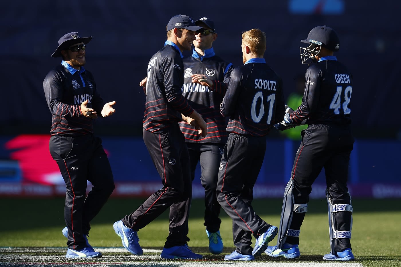 Bernard Scholtz gets together with team-mates after dismissing Vikramjit Singh