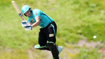 Voll leads Heat to WBBL win over Renegades