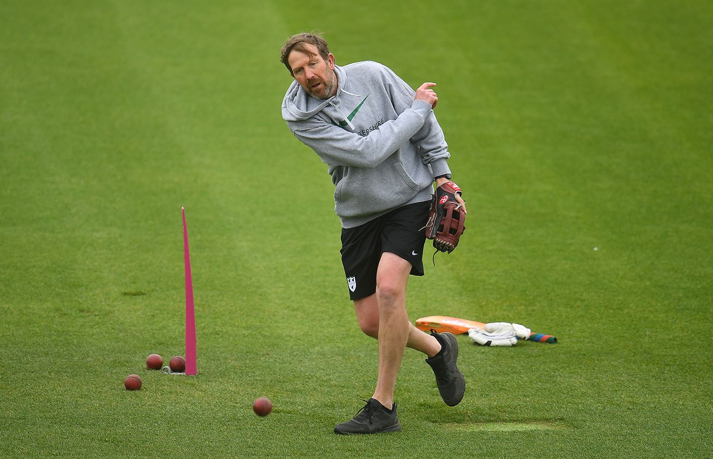 Alan Richardson oversees the Worcestershire warm-ups