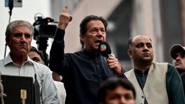 Akram on Imran: 'There can be no compromise on his health'
