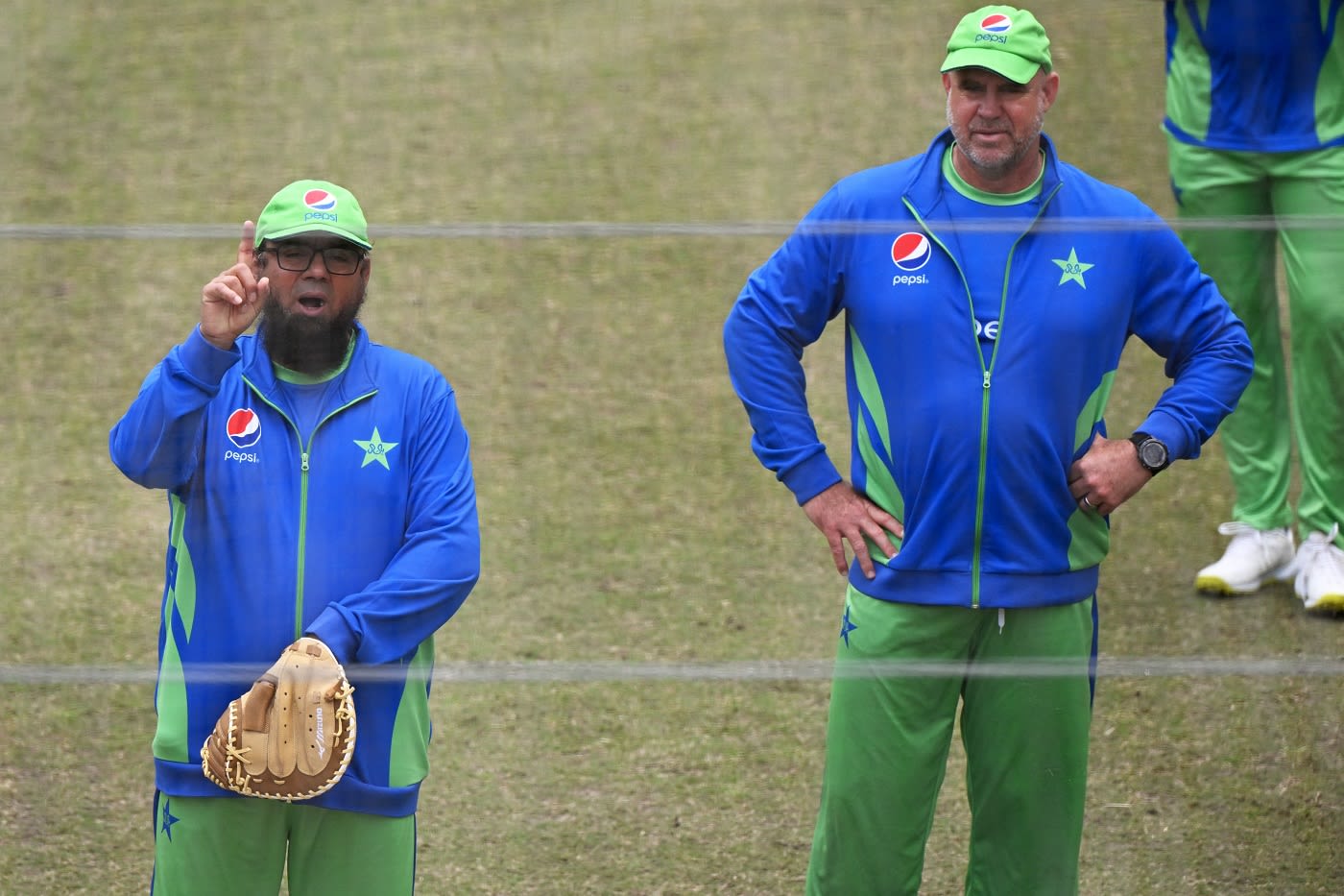 Matthew Hayden watches on as Pakistan head coach Saqlain Mushtaq speaks during training