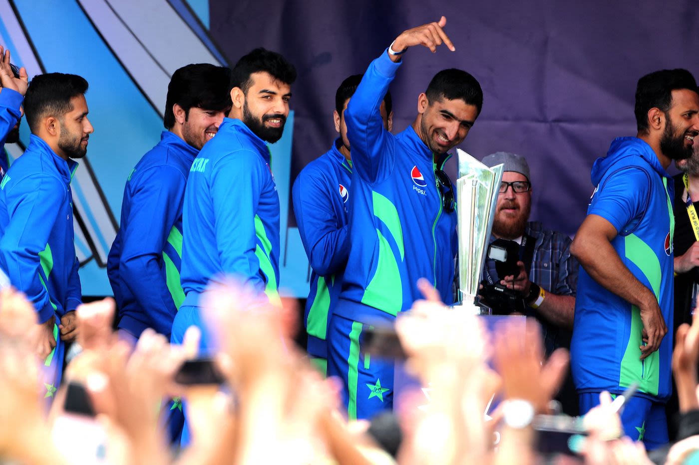 Eyes on the prize: Shadab Khan and Shahnawaz Dahani