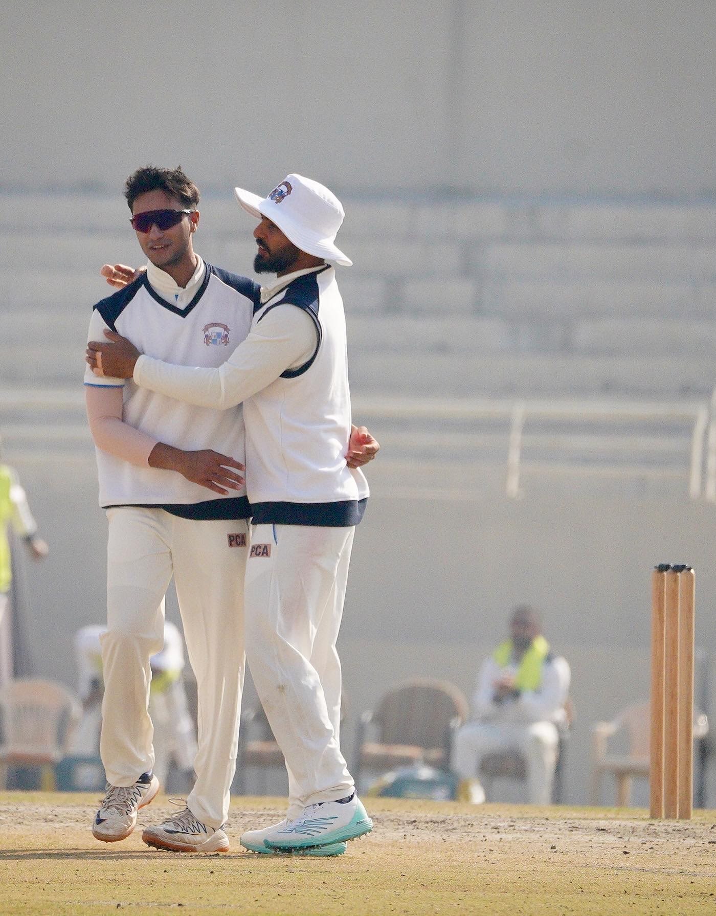 Mandeep Singh congratulates Abhishek Sharma