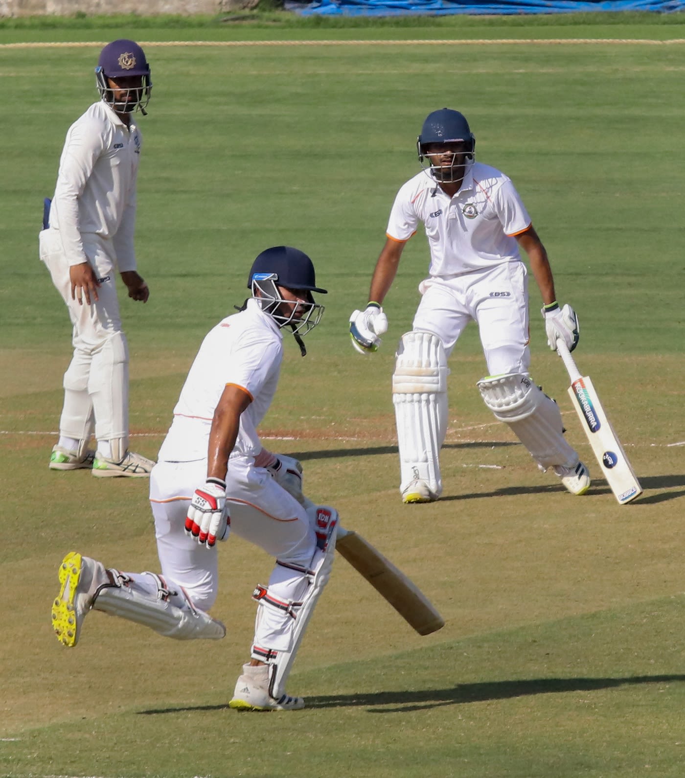 Akshay Wadkar and Apoorv Wankhade run between the wickets