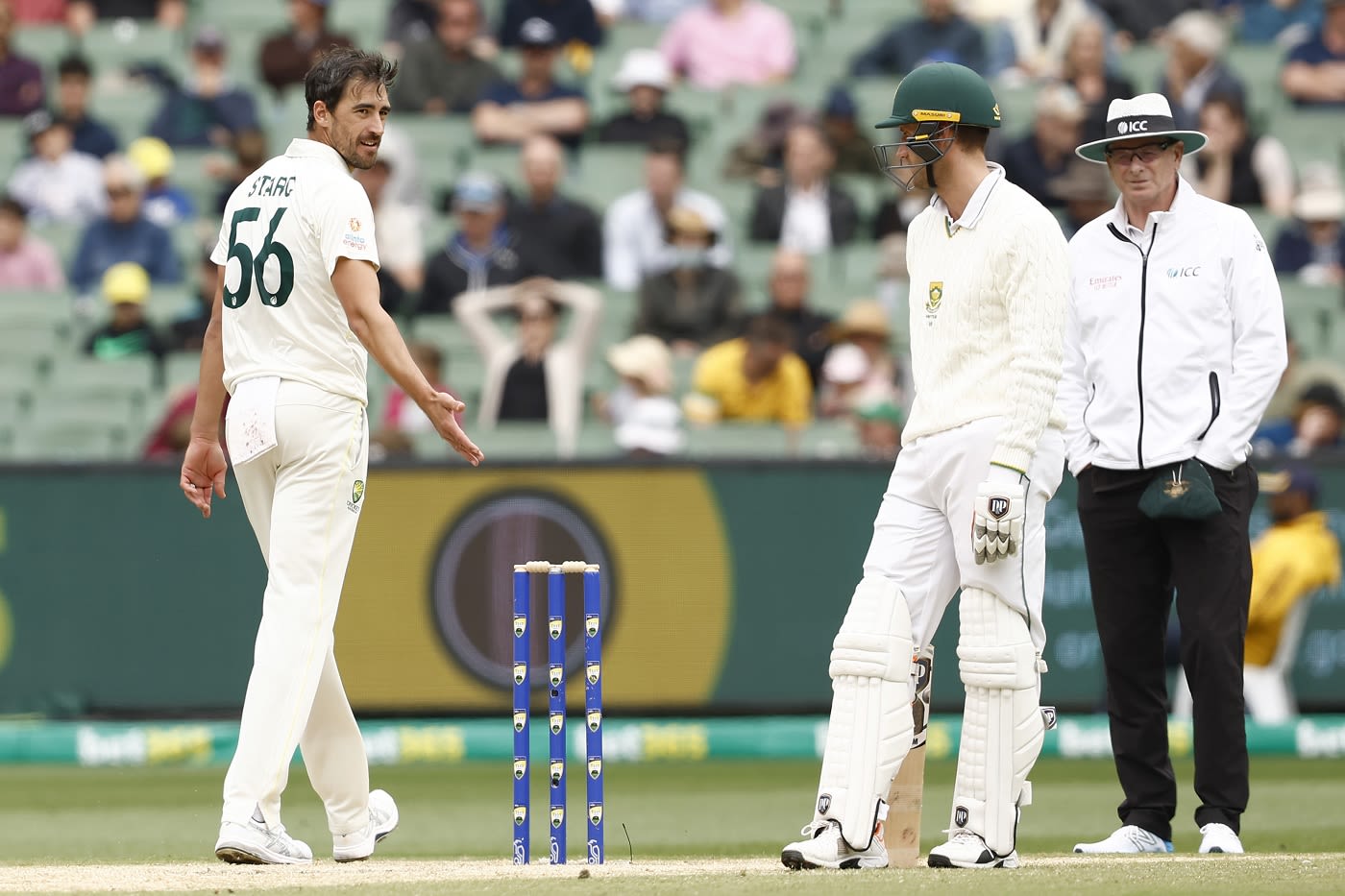 'Just stay in your crease, it's not that hard' - Mitchell Starc gave Theunis de Bruyn a fair warning