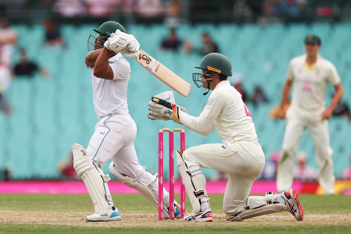 Khaya Zondo pulls Nathan Lyon for six