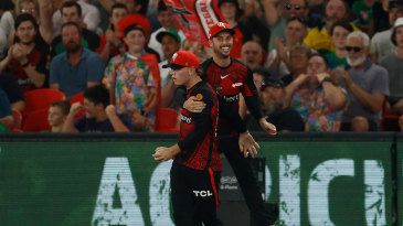 Renegades take Melbourne derby thriller as Stars bottle chase