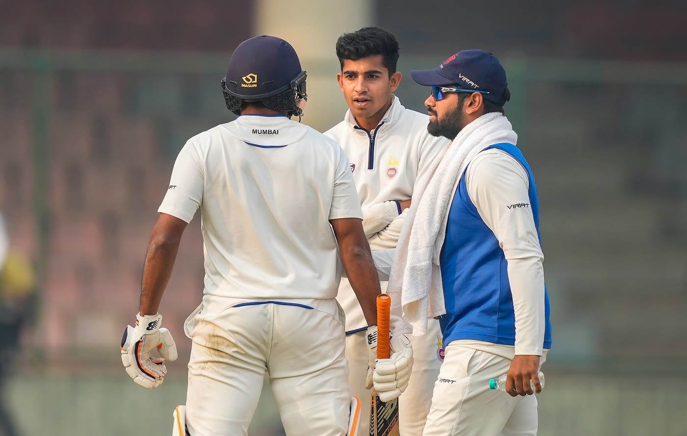 Tushar Deshpande and Hrithik Shokeen exchange a few words