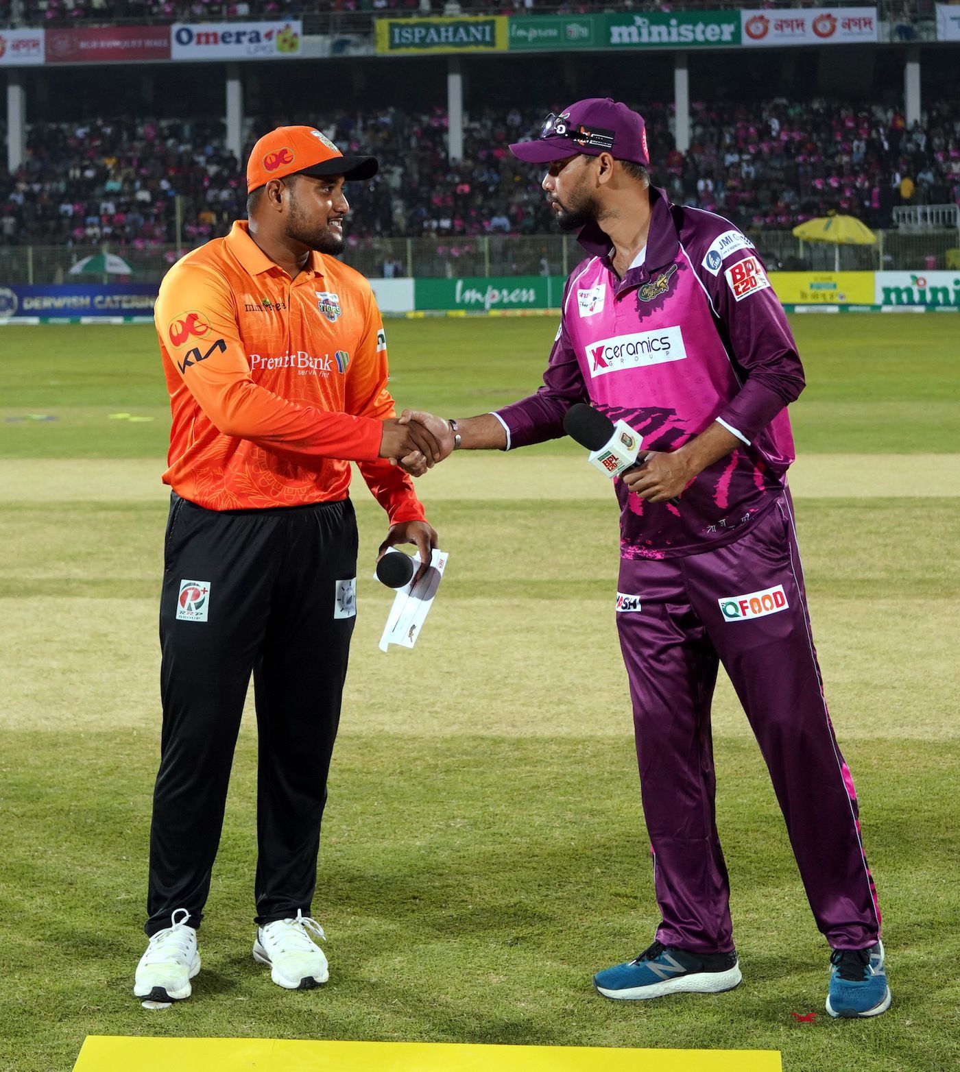Mashrafe Mortaza greets Yasir Ali at the toss