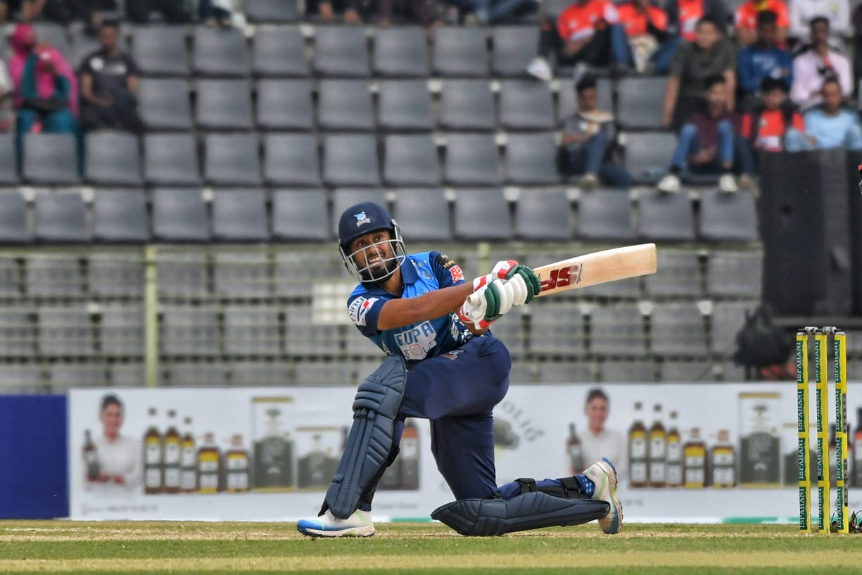 Mohammad Mithun hit three sixes during his 36-ball 54