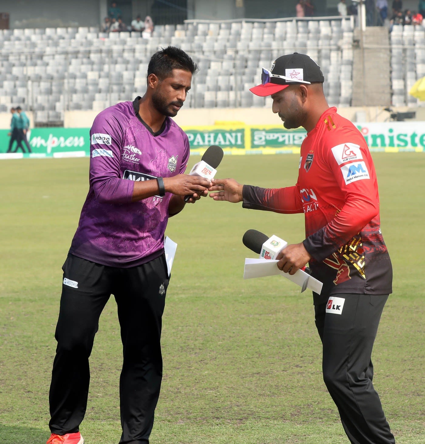 Chattogram Challengers' Shuvagata Hom and Imrul Kayes of Comilla Victorians at the toss