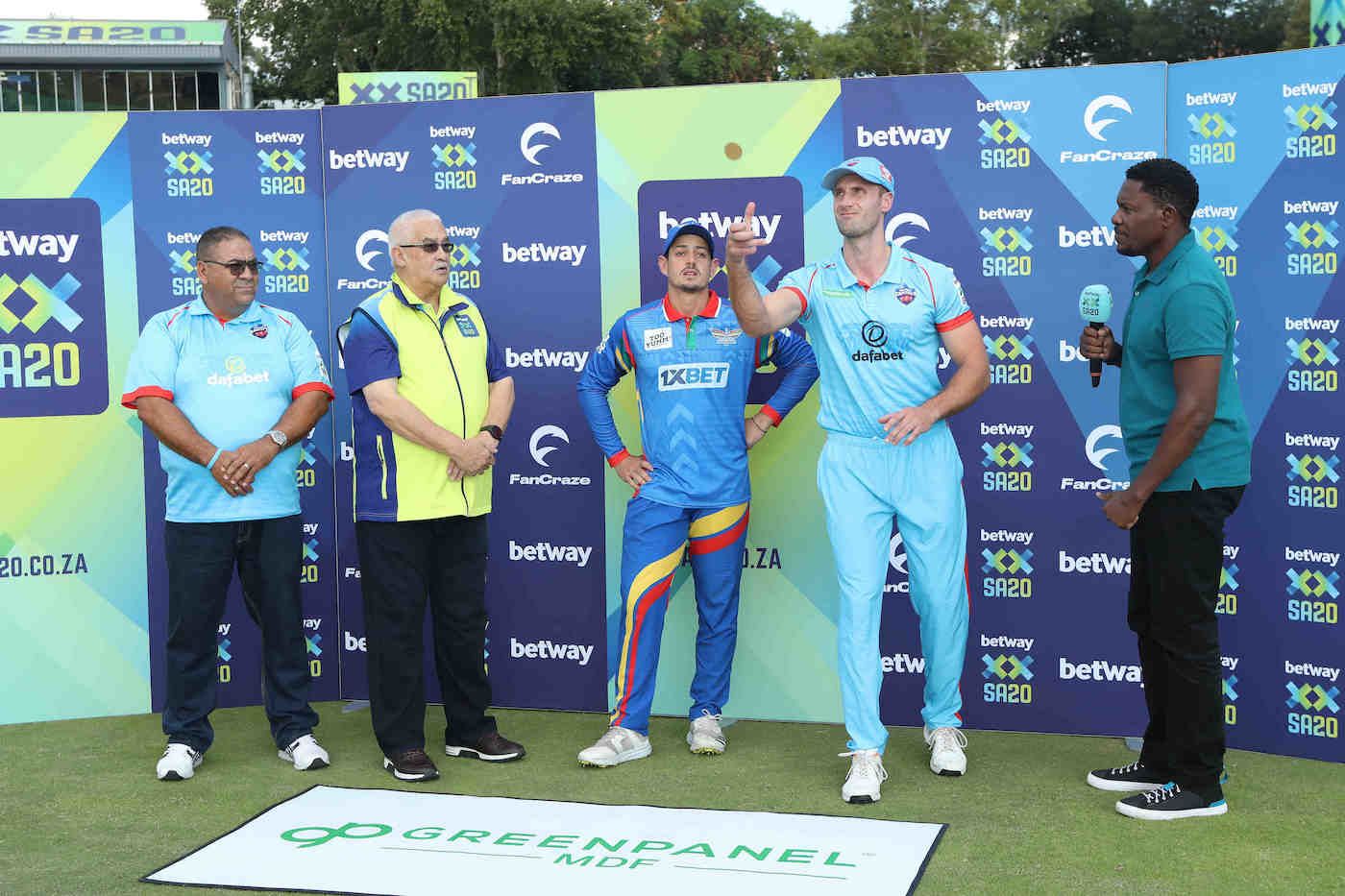 Theunis de Bruyn flips the coin - he won, and opted to field