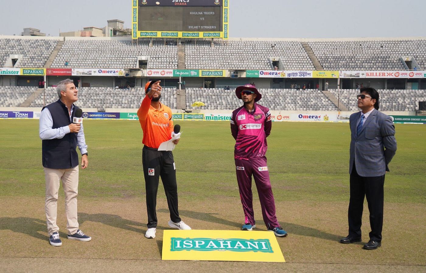 Shai Hope flips the coin, with Mashrafe Mortaza alongside him