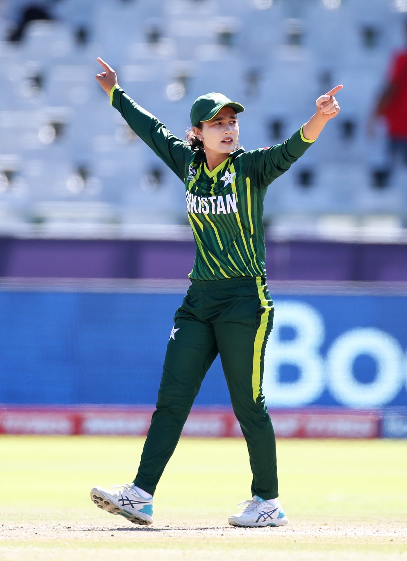 Tuba Hassan celebrates after removing Danni Wyatt