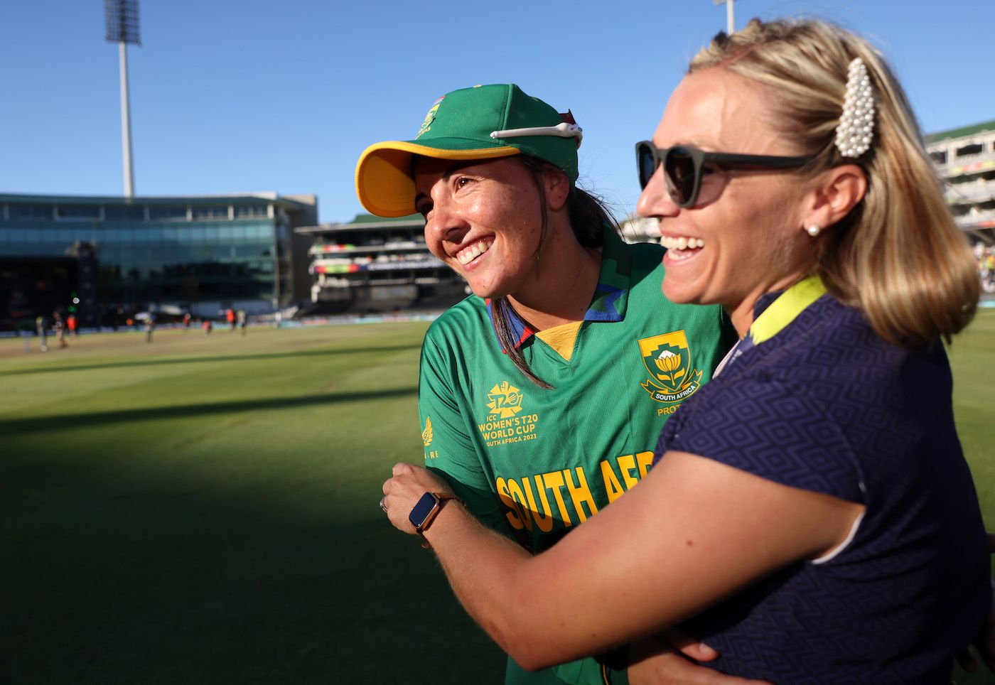 Mignon du Preez joins Sune Luus in the post-win celebrations