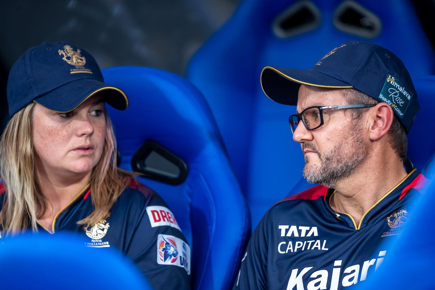 Dane van Niekerk and Mike Hesson have a chat
