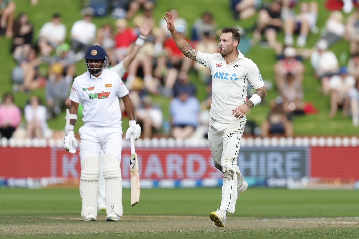 Doug Bracewell picked up the first Sri Lanka wicket to fall in the second innings