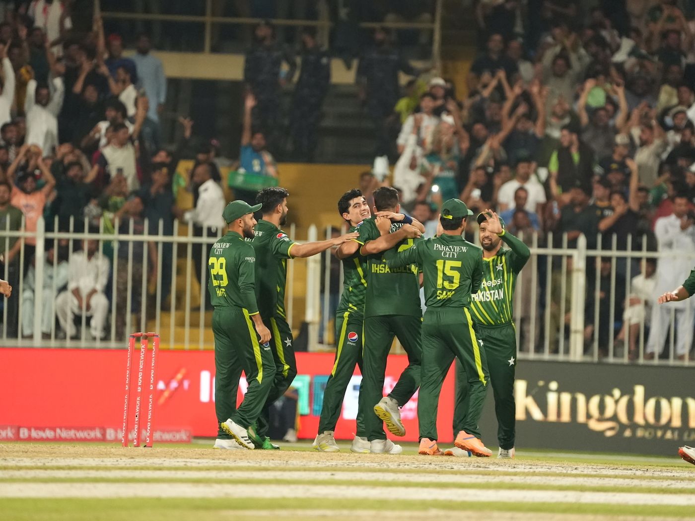 Naseem Shah gives Ihsanullah a hug as team-mates celebrate