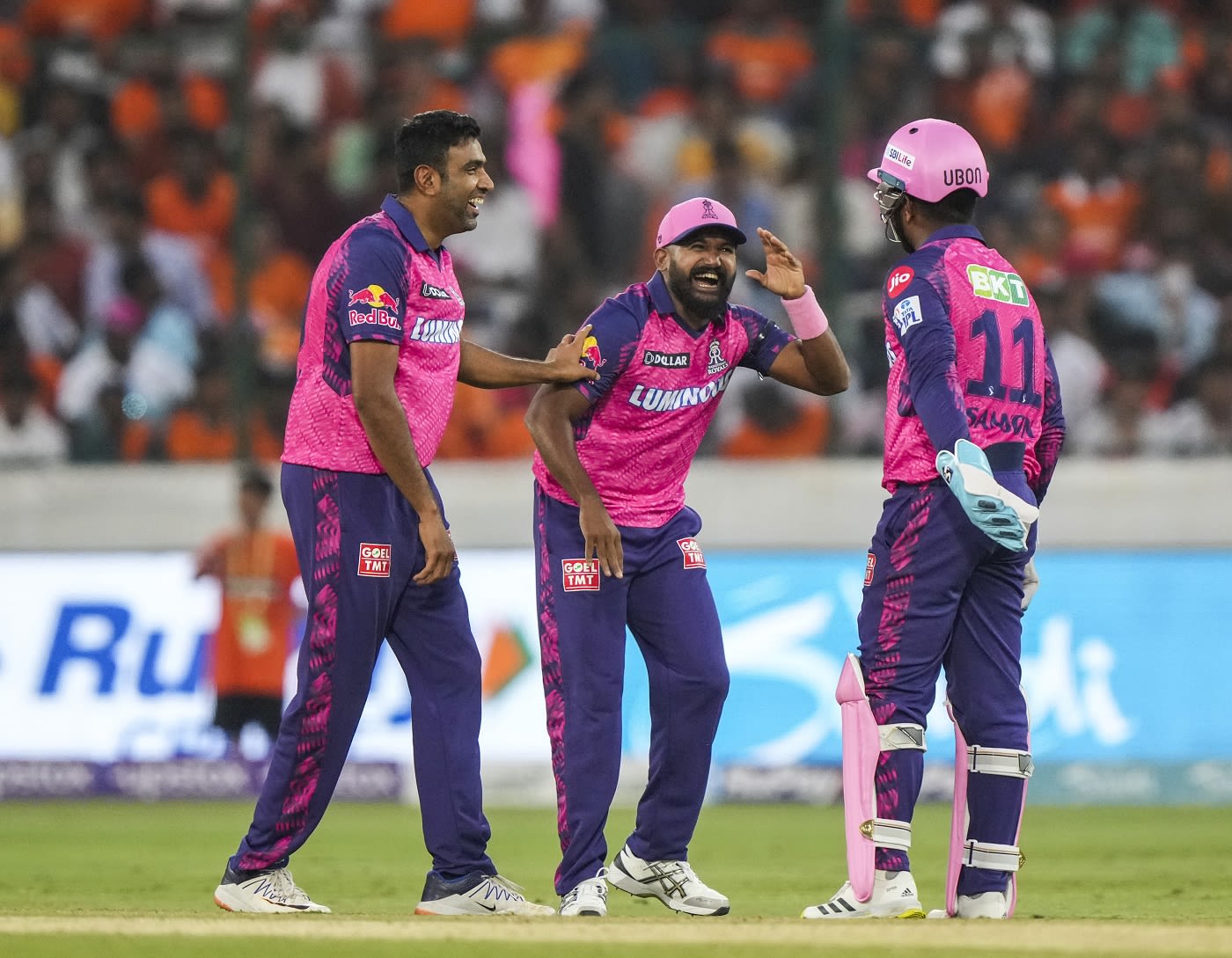 R Ashwin and KM Asif have a laugh after Glenn Phillips' dismissal