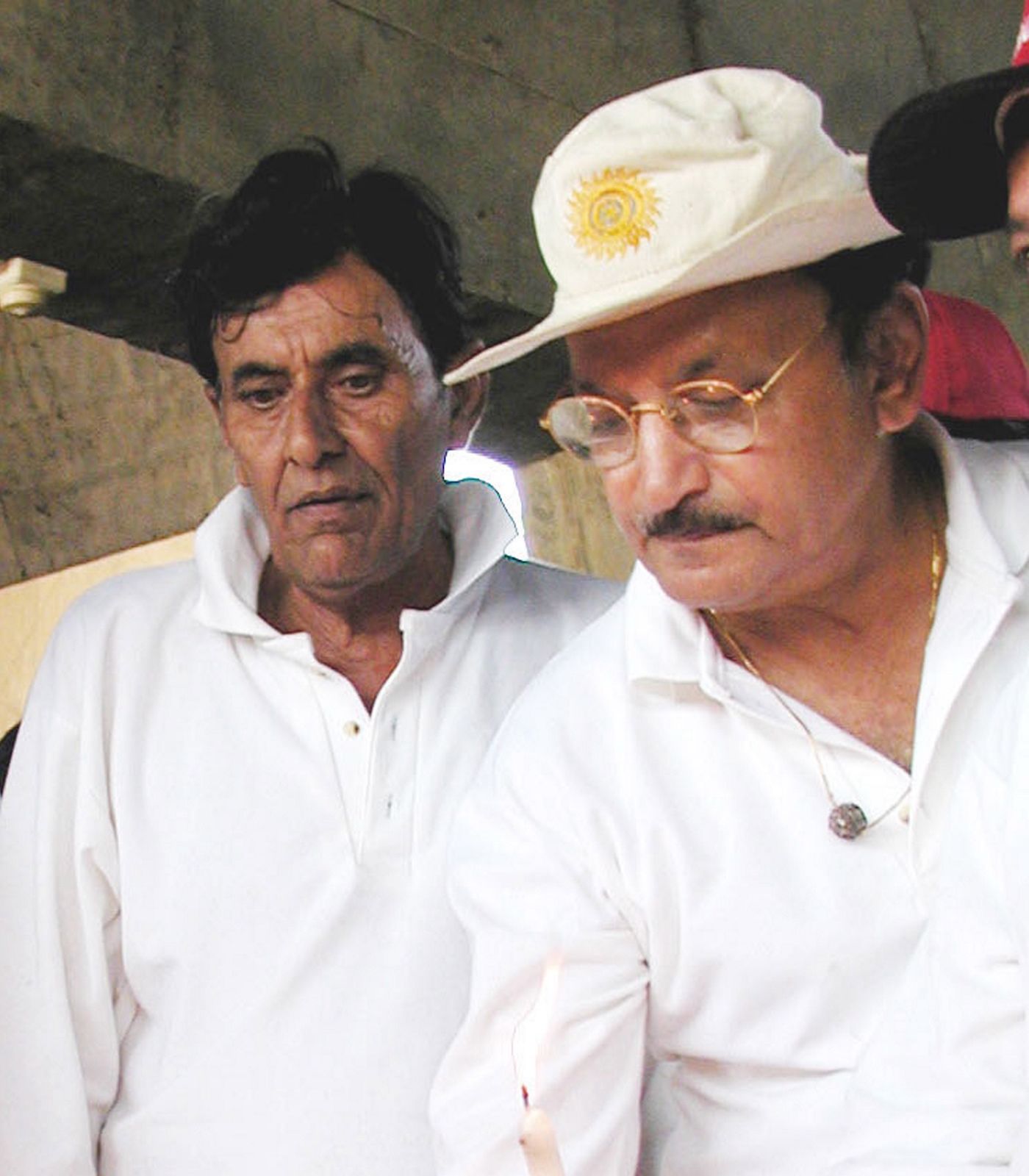 Salim Durani (L) with his one-time India captain Ajit Wadekar at an event