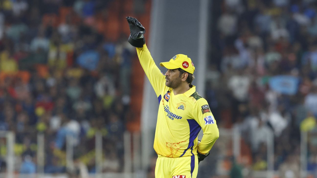 Dhoni: No-balls and wides are hurting CSK 'really bad'