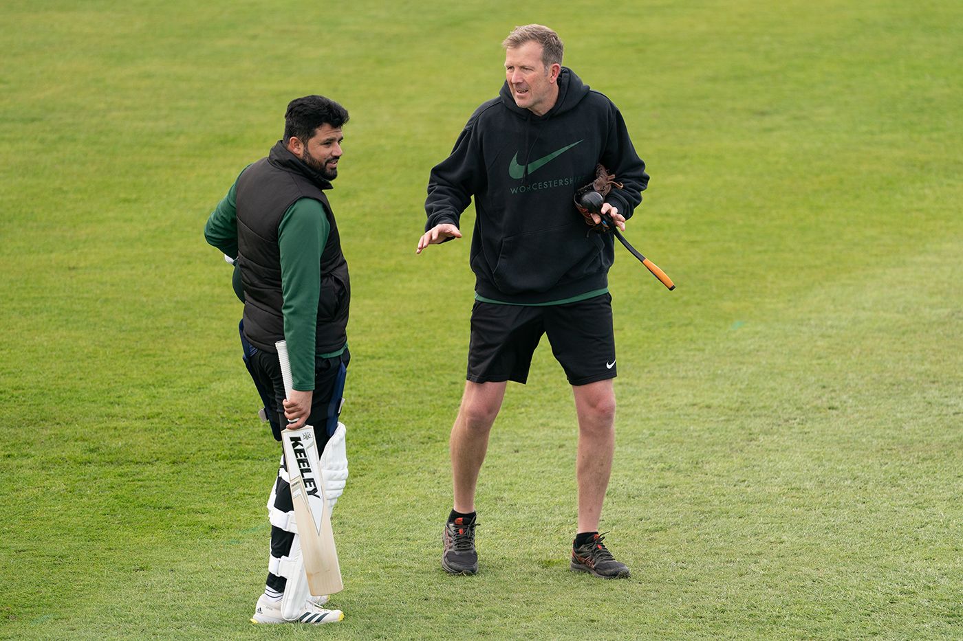 Alan Richardson chats to Azhar Ali before play