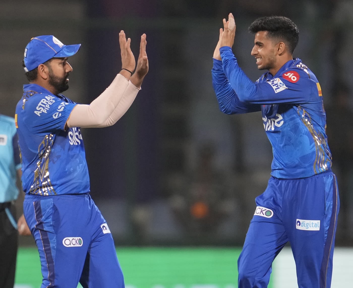 Hrithik Shokeen and Rohit Sharma celebrate Prithvi Shaw's dismissal
