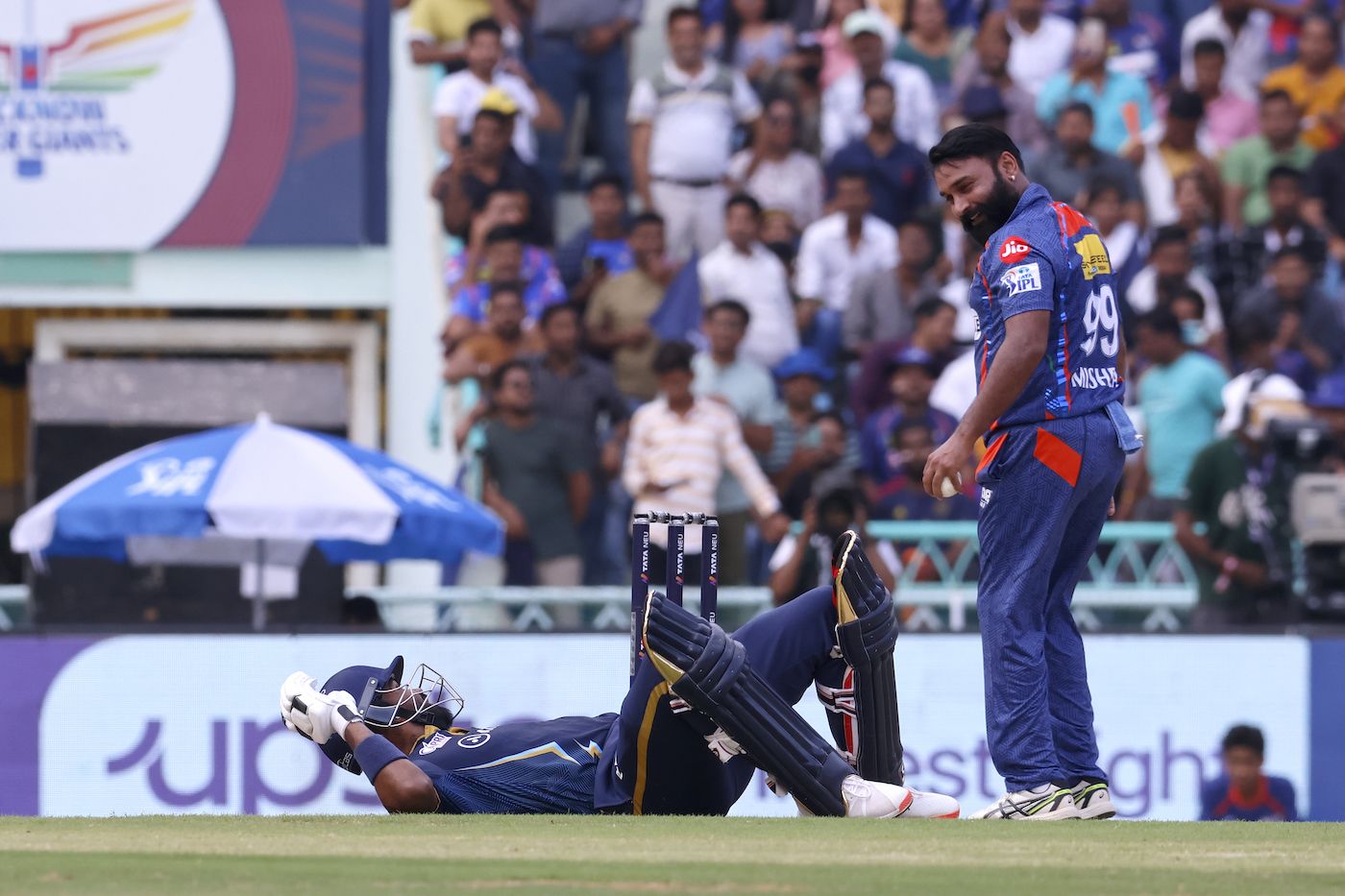 Amit Mishra and tumbled Hardik Pandya have a laugh