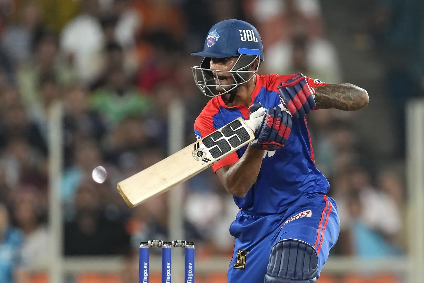 Aman Khan punches one through covers