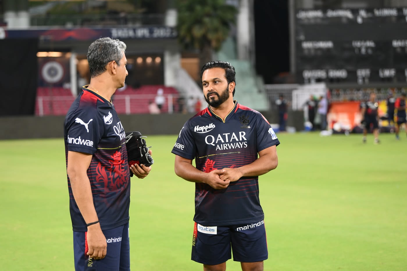 Sanjay Bangar chats with Kedar Jadhav