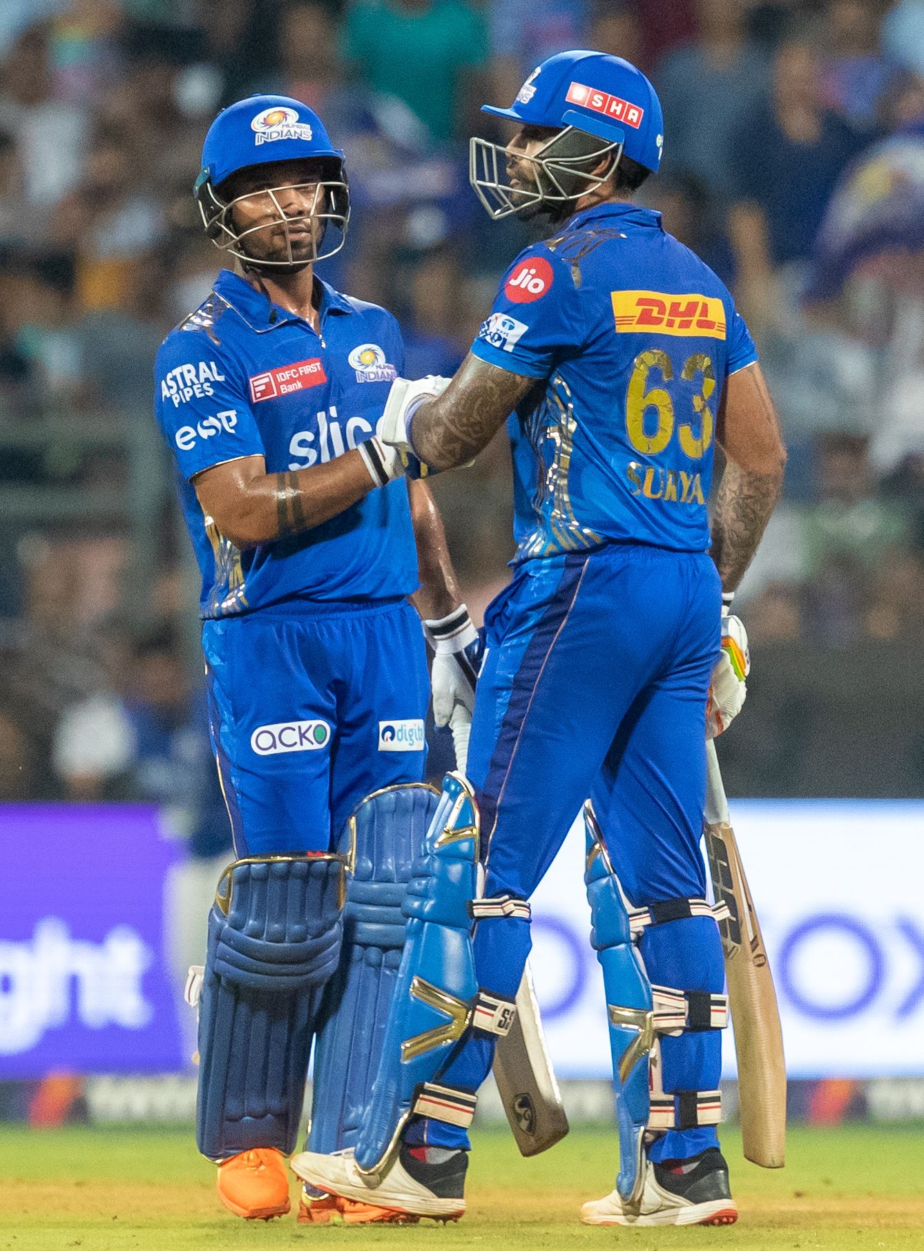 Vishnu Vinod and Suryakumar Yadav took the bowling on in the middle overs