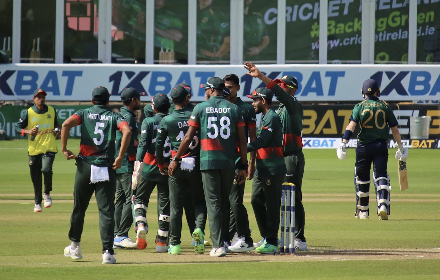 Mustafizur Rahman and Co celebrate