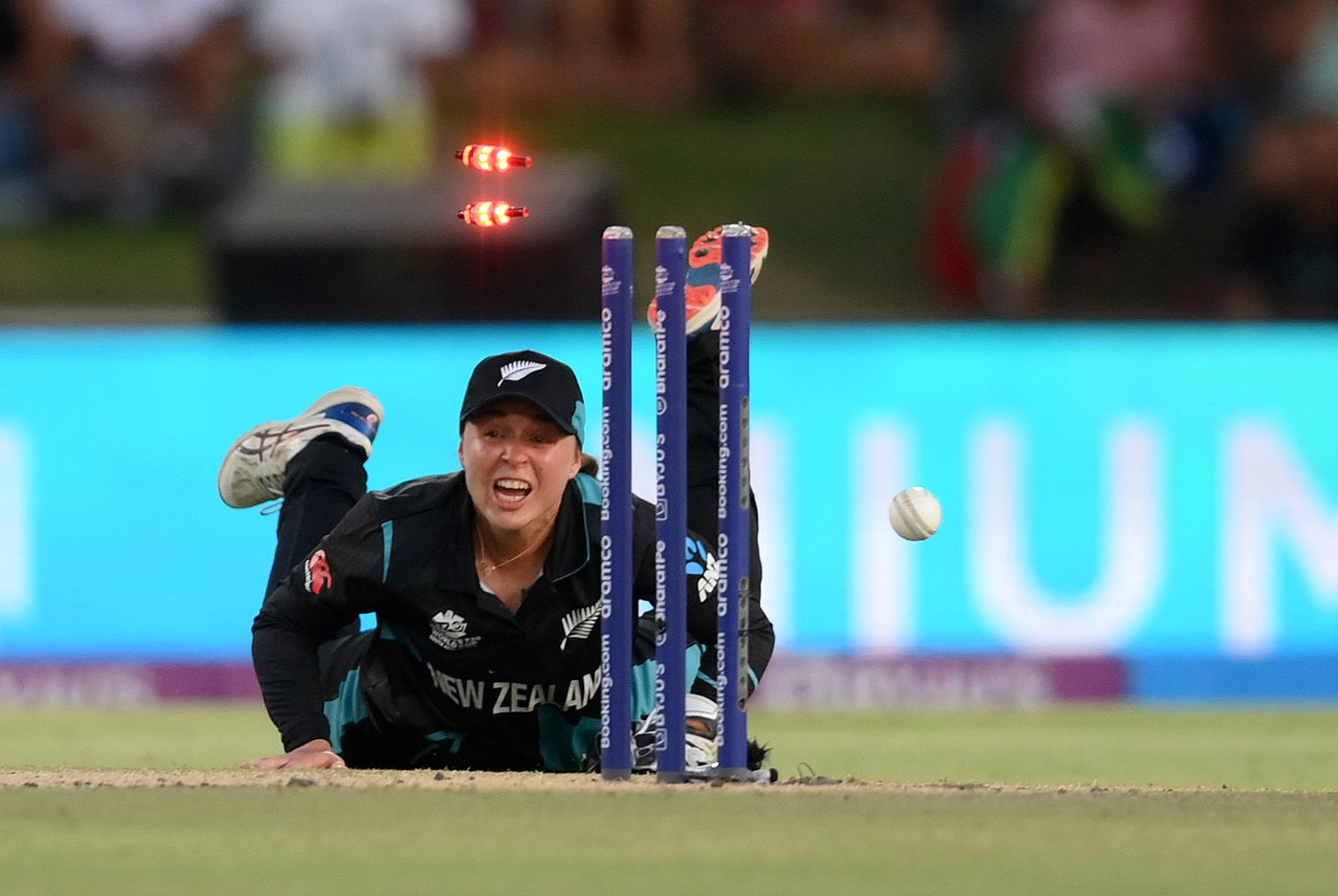 Bernadine Bezuidenhout celebrates Sune Luus' run out