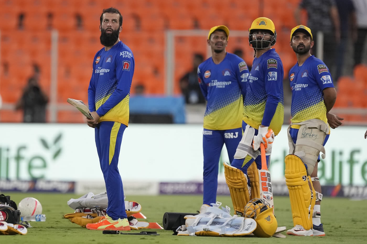 Moeen Ali, Subhranshu Senapti, Ravindra Jadeja and Ajinkya Rahane look on
