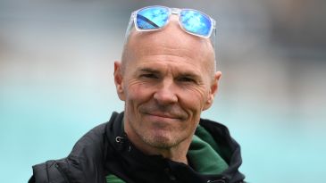 Paul Nixon leaves post as Leicestershire head coach under 'mutual agreement'