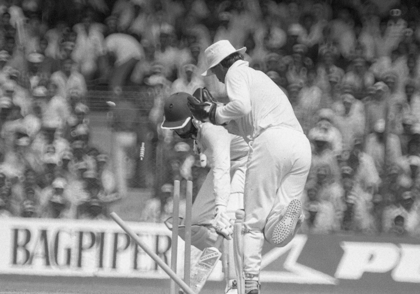 Ian Smith tries unsuccessfully to run out Navjot Singh Sidhu