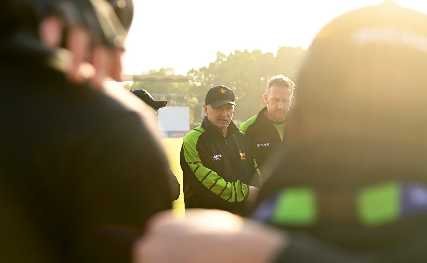 Zimbabwe coach Dave Houghton addresses the team