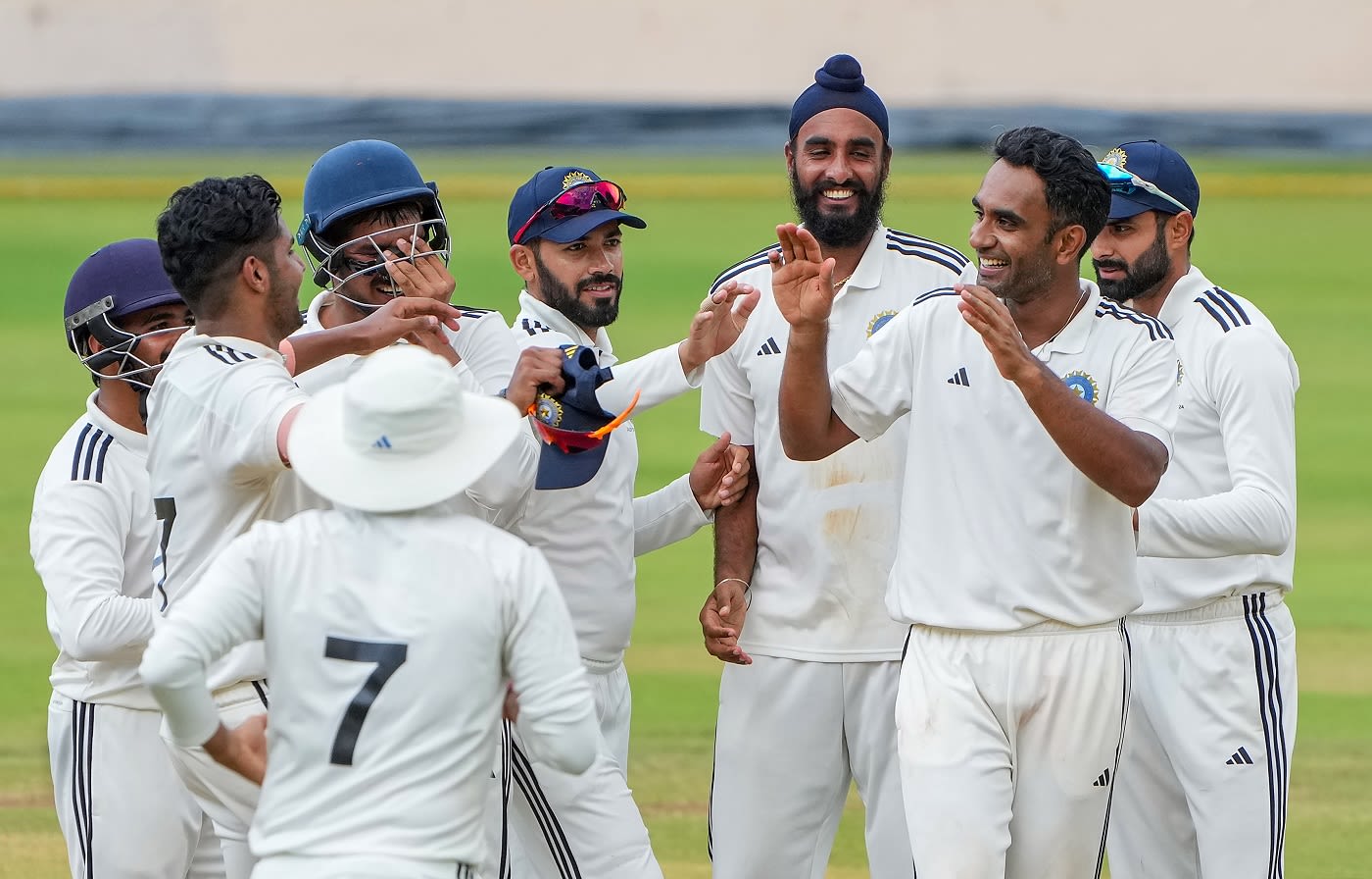 Jayant Yadav and Co celebrate R Sai Kishore's wicket