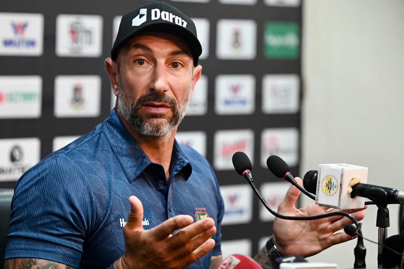 Bangladesh assistant coach Nic Pothas addresses the media