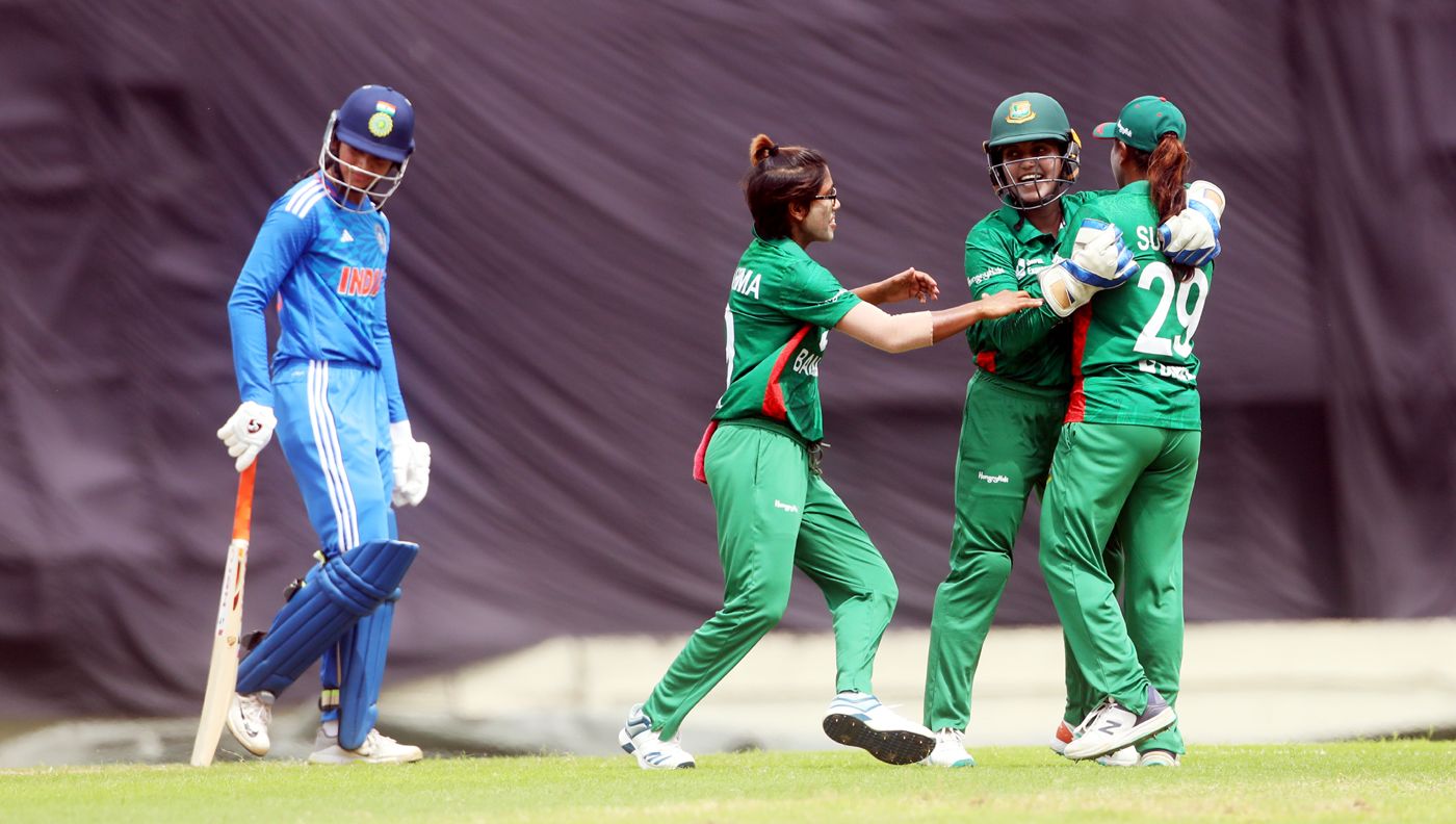 Bangladesh celebrate the dismissal of Smriti Mandhana
