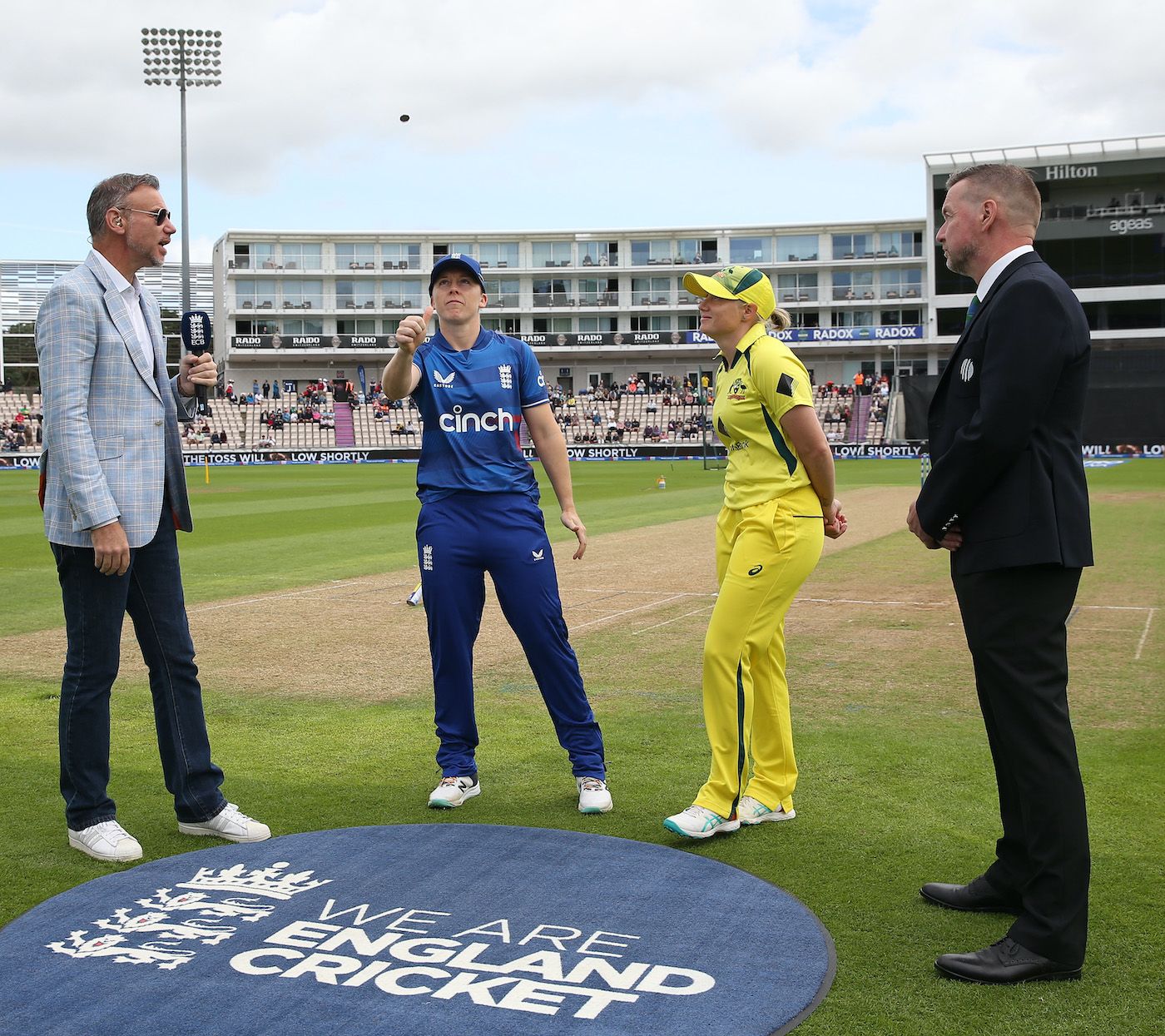 Heather Knight and Alyssa Healy at the toss with Charles Dagnall and match referee, Wayne Noon