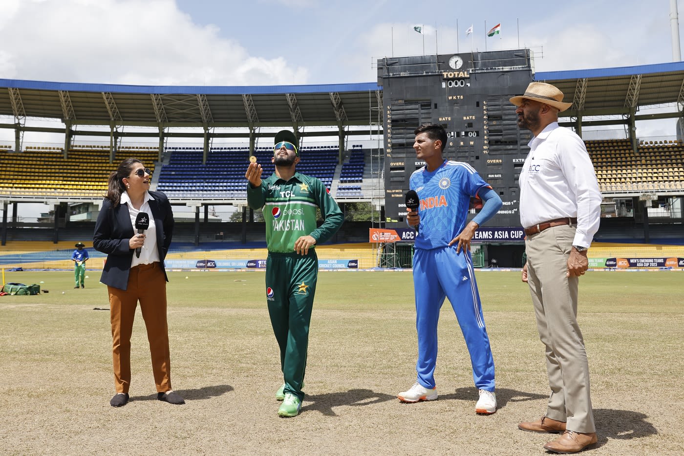 Mohammad Haris and Yash Dhull, flanked by Sana Mir and match referee Graeme Labrooy at the toss