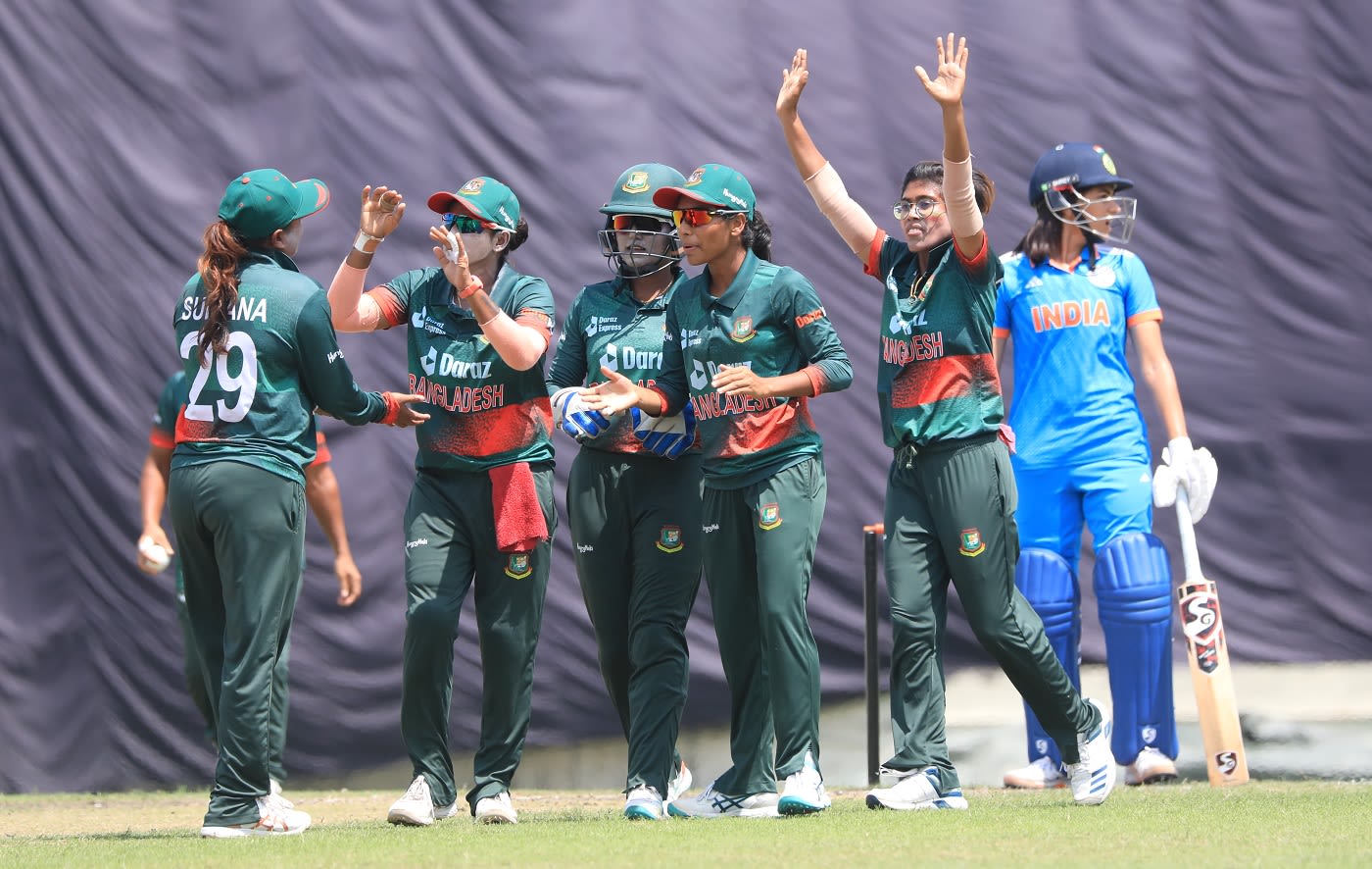 Bangladesh celebrate after Sultana Khatun trapped Yastika Bhatia lbw
