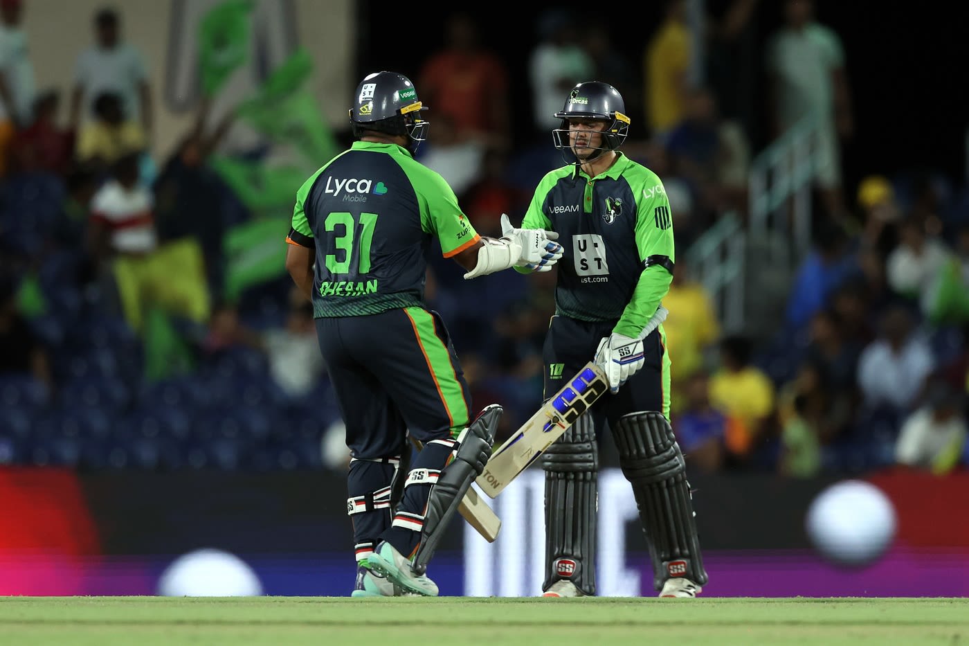 Quinton de Kock and Shehan Jayasuriya put on 117 runs for the second wicket