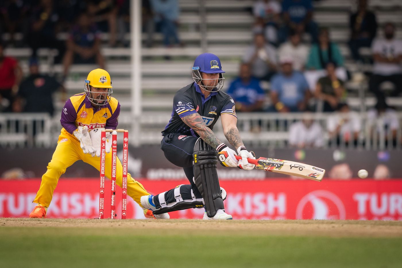 Cameron Delport takes out a reverse sweep