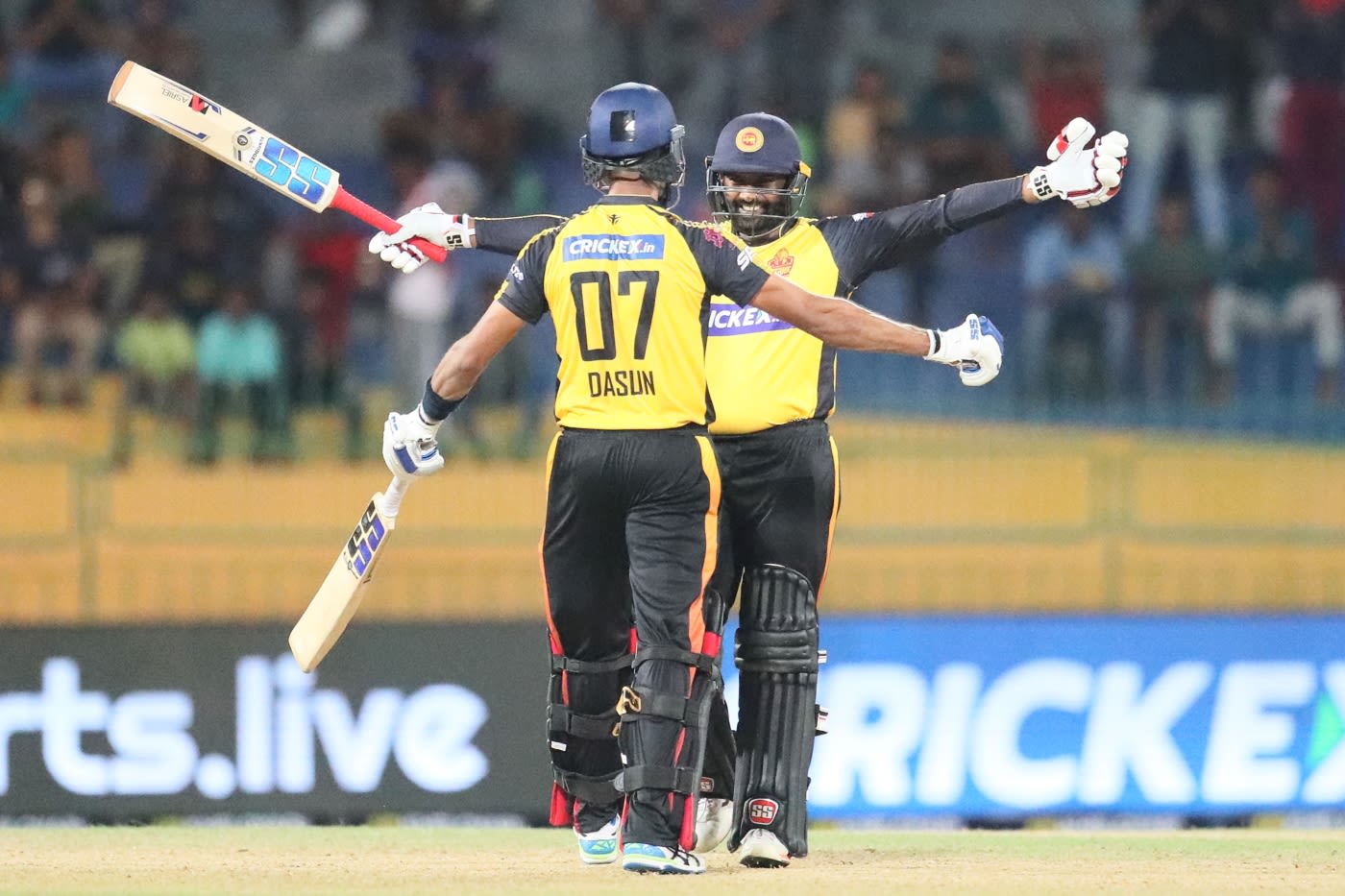 Bhanuka Rajapaksa and Dasun Shanaka embrace after Galle Titans' Super-Over victory