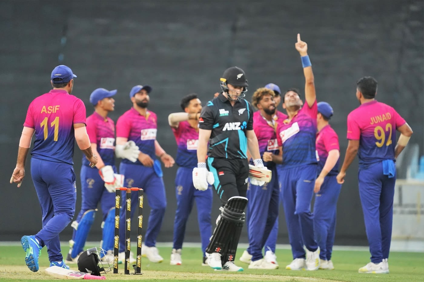 Zahoor Khan dismissed Dane Cleaver for 4