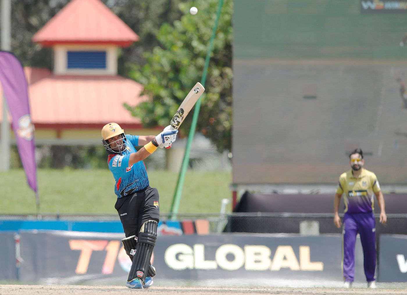 Robin Uthappa struck a few boundaries early on