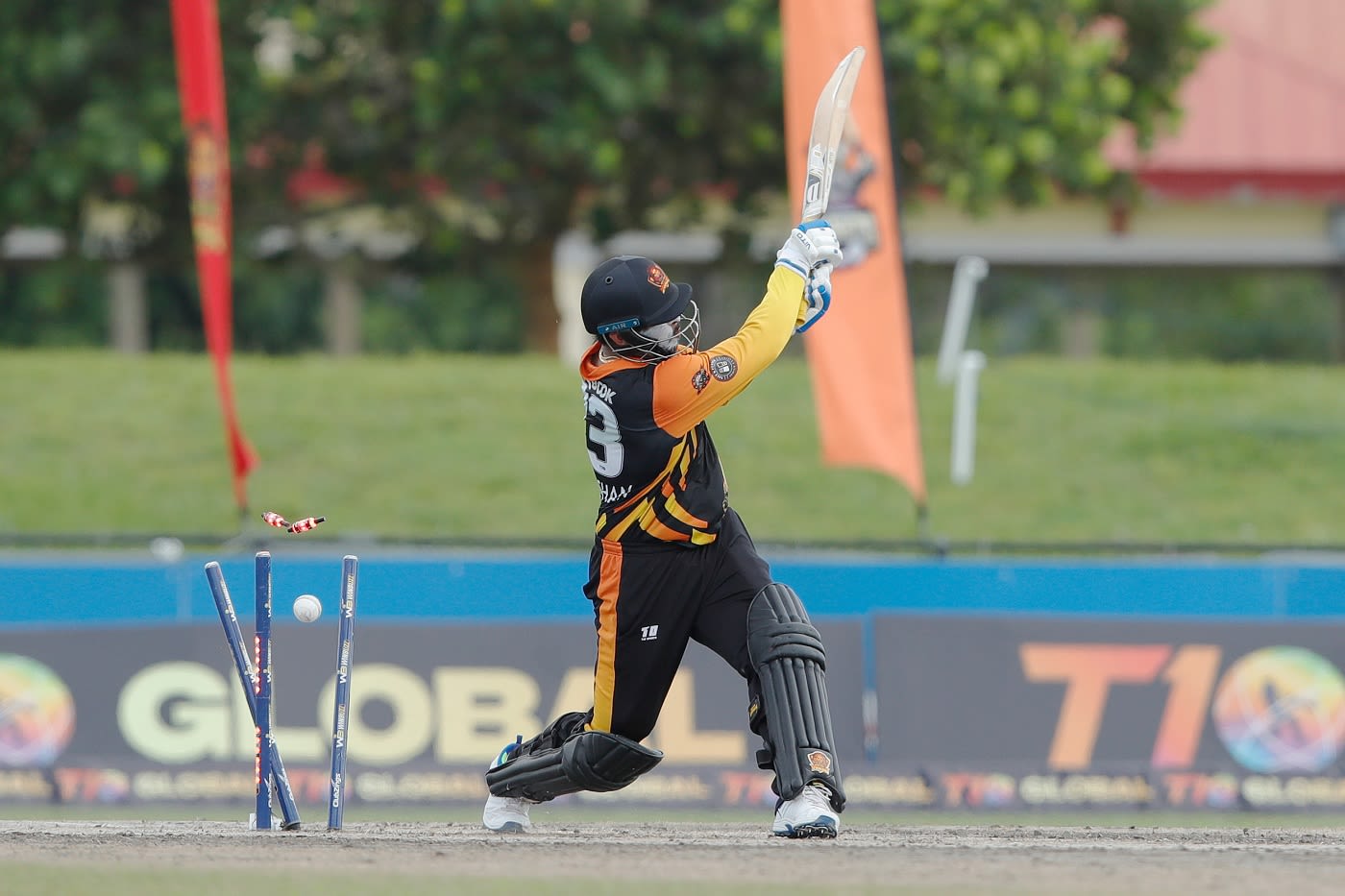 Tillakaratne Dilshan is bowled